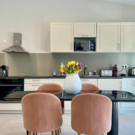 Holiday home Superbe Emmazen Climatisee